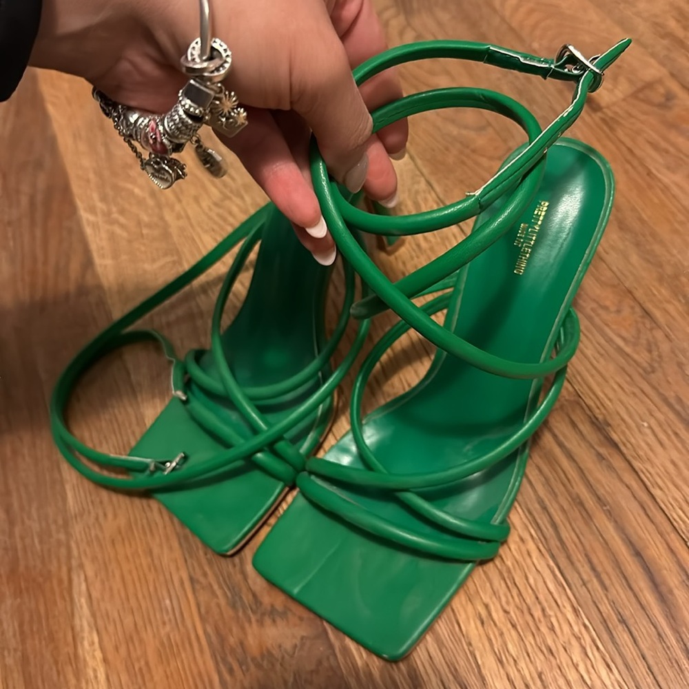 Heels - Picture 2 of 3